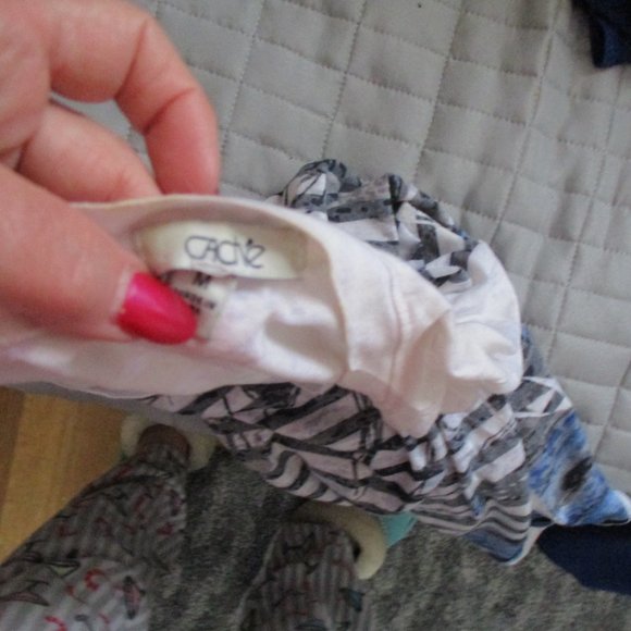 black and white halter top cowl neck  One love - Picture 3 of 3